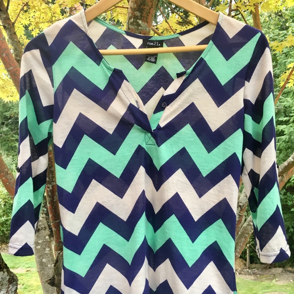 Rue21 Zigzag 3/4 V Neck